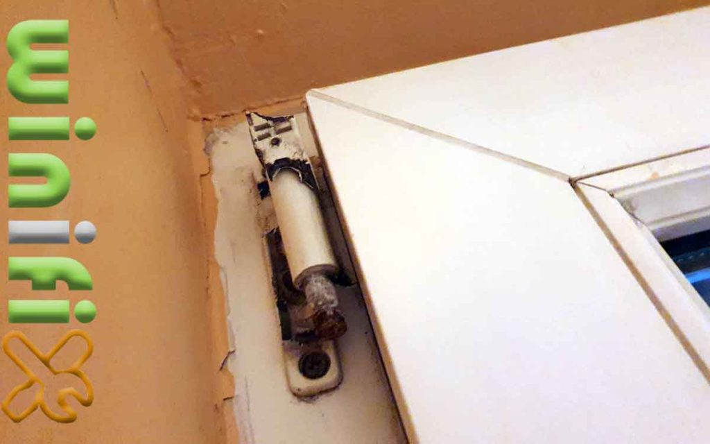 تعویض لولای پنجره دوجداره