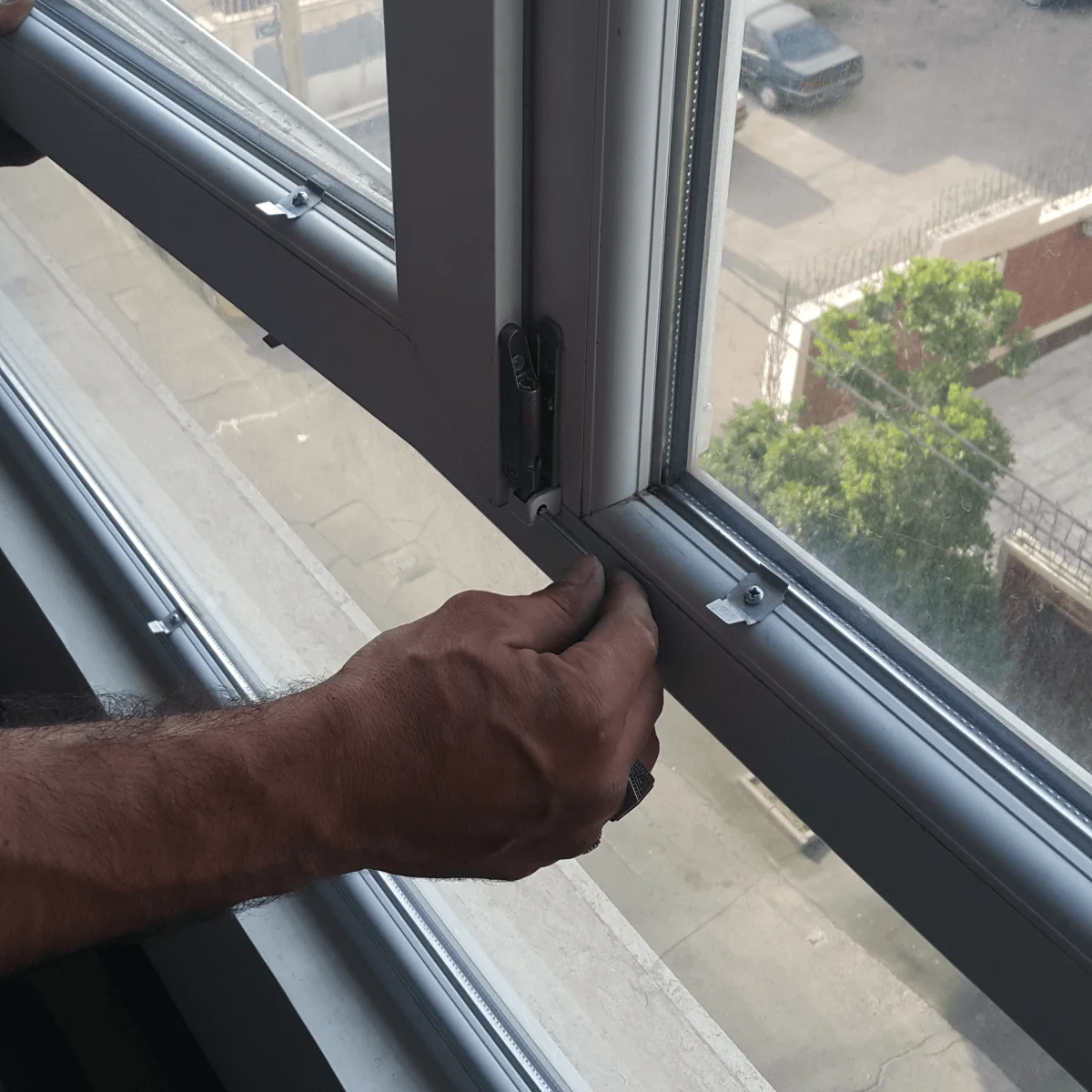 رگلاژ و عایق بندی پنجره دوجداره2