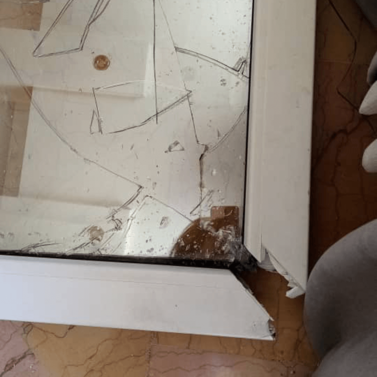 تعویض شیشه شکسته 2