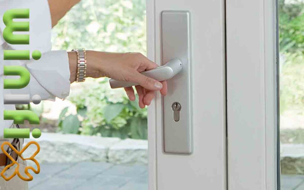 باز کردن قفل در پیویسی