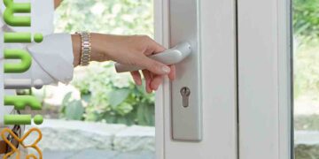 باز کردن قفل در پی‌وی‌سی